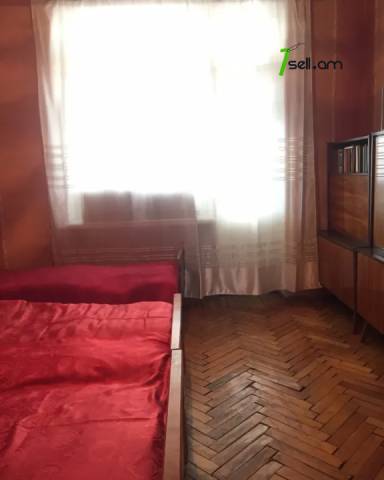 3 սենյականոց բնակարան Կիևյան փողոցում, 88 քմ, 3/5 հարկ, 2 սանհանգույց, բարձր առաստաղներ, քարե շենք