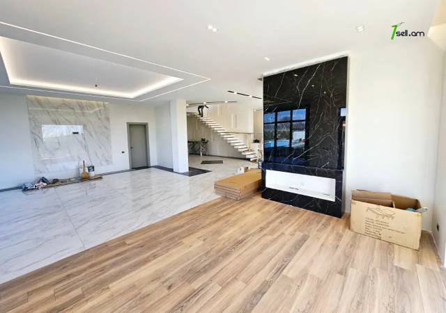 Երկու հարկանի տուն Ամառանոցային փողոցում Ձորաղբյուրում, 2600 ք.մ., 3+ սանհանգույց