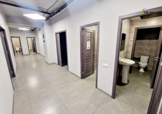 Բազմաֆունկցիոնալ գույք, Հանրապետության հրապարակ կենտրոնում, 2500 ք.մ.