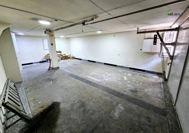 Երեք հարկանի քարե տուն Սայաթ-Նովայի պողոտայում կենտրոնում, 240 ք.մ., 2 սանհանգույց, եվրովերանորոգված