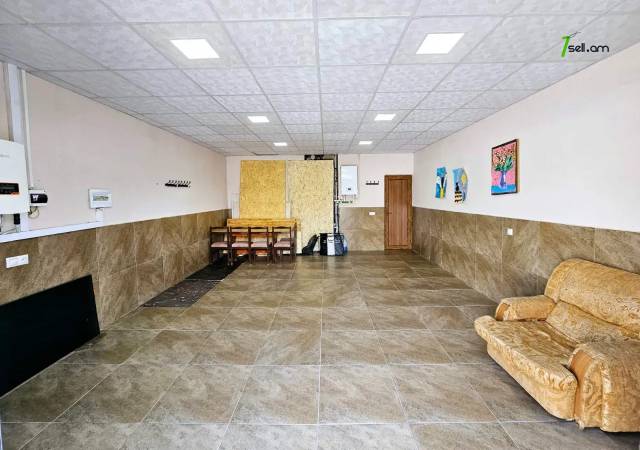 Երկու հարկանի քարե տուն 41-րդ փողոցում Զովունիում, 600 ք.մ., 3+ սանհանգույց