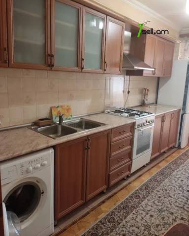 3 սենյականոց բնակարան Բաղրամյան պողոտայում, 100 քմ, նախավերջին հարկ, կապիտալ վերանորոգված, քարե շենք