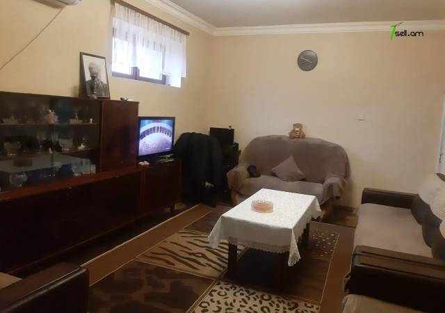 3 սենյականոց բնակարան Արցախի պողոտայում, 57 ք.մ., եվրովերանորոգված, քարե շենք