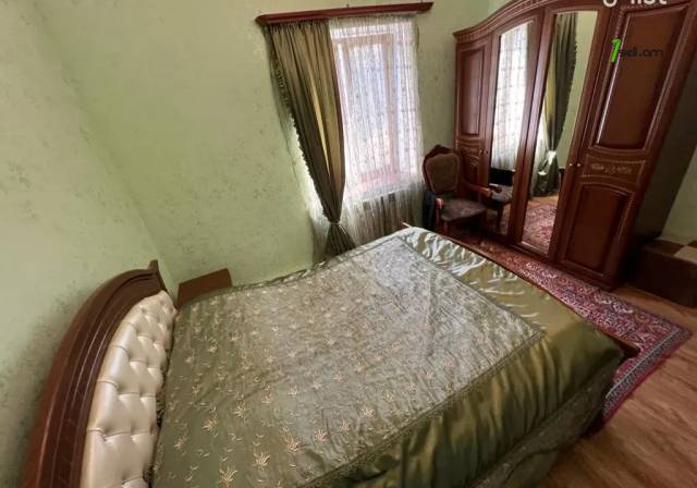 Երկու հարկանի քարե տուն Առափնյա փողոցում Եղվարդում, 207 ք.մ., 2 սանհանգույց