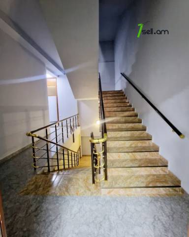 Բազմաֆունկցիոնալ գույք, Հանրապետության հրապարակ կենտրոնում, 2500 ք.մ.