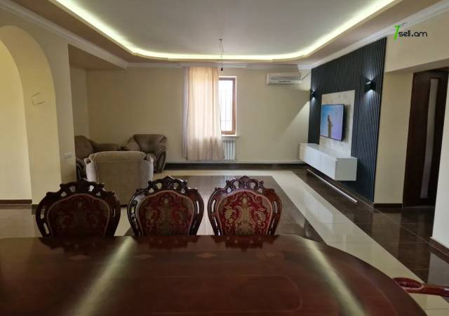 Երկու հարկանի քարե տուն Դավթաշենի 7-րդ փողոցում Դավթաշենում, 300 քմ, 2 սանհանգույց