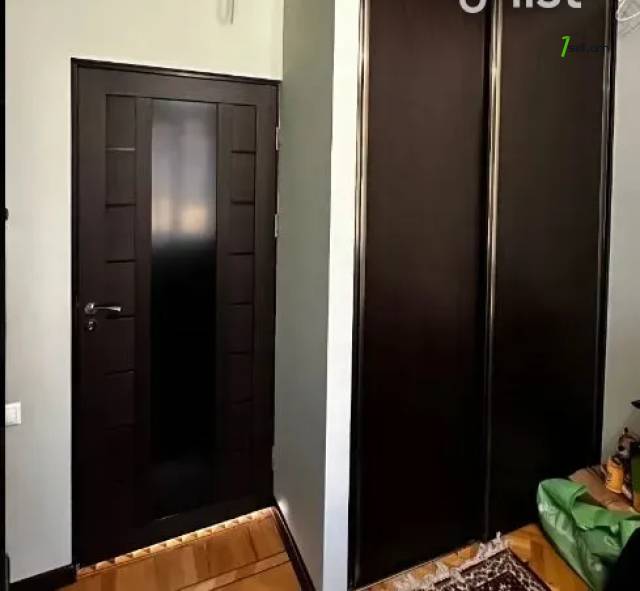 3 սենյականոց բնակարան Մոլդովական փողոցում, 82 ք.մ., կապիտալ վերանորոգված, քարե շենք