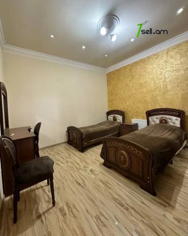 Երկու հարկանի քարե տուն Նոր Արեշի 22-րդ փողոցում Էրեբունիում, 140 քմ, 2 սանհանգույց