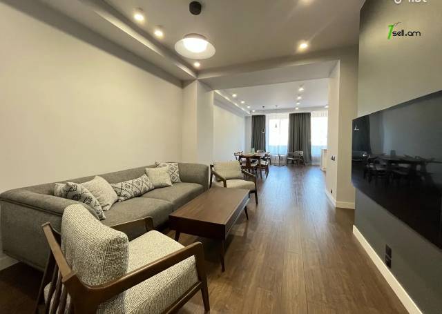 4 սենյականոց բնակարան նորակառույց շենքում Եղիշե Չարենցի փողոցում, 160 ք.մ., 3+ սանհանգույց