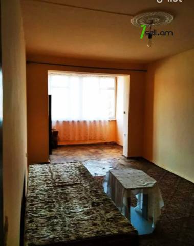 3 սենյականոց բնակարան, Շիրակ փողոցի 5-րդ նրբանցք, 62 ք.մ., 2/5 հարկ, մասնակի վերանորոգում, քարե շենք