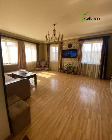 Մեկ հարկանի քարե տուն Ղափանցյան փողոցում Արաբկիրում, 300 ք.մ., եվրովերանորոգված