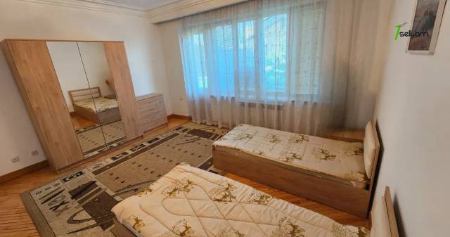 Երկու հարկանի քարե տուն Թավրիզյան փողոցում Արաբկիրում, 480 քմ, 2 սանհանգույց, կոսմետիկ վերանորոգում