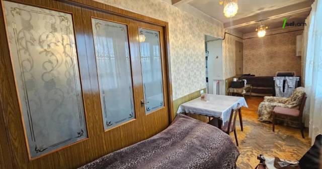 2 սենյականոց բնակարան Կուրղինյան փողոցում, 65 ք.մ., 2/5 հարկ, մասնակի վերանորոգում, քարե շենք