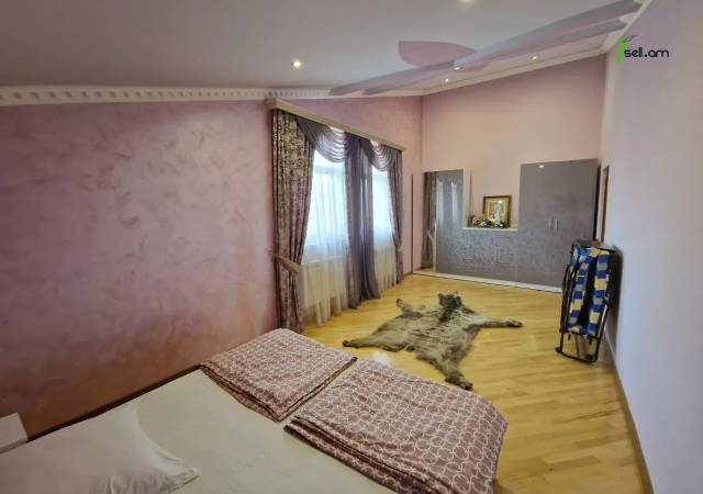 Երկու հարկանի քարե ամառանոց 12-րդ փողոցում Պտղնիում, 600 ք.մ., 3+ սանհանգույց, եվրովերանորոգված