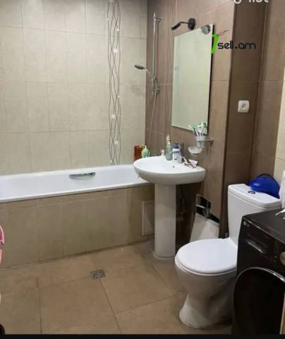 3 սենյականոց բնակարան Գուսան Շերամ փողոցում, 65 քմ, 2/9 հարկ, կապիտալ վերանորոգված