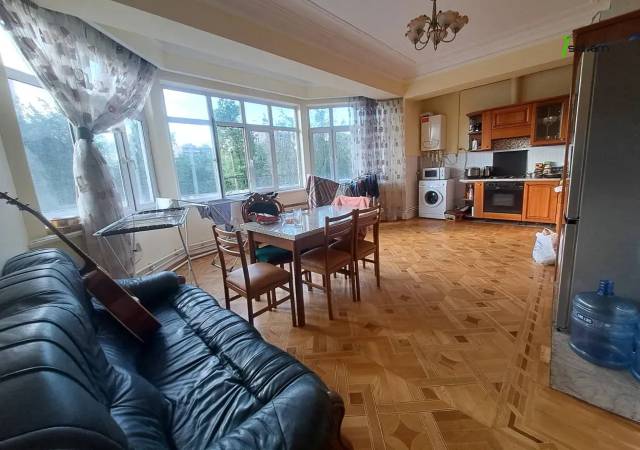 5 սենյականոց բնակարան Ալեք Մանուկյանի փողոցում, 210 ք.մ., 2 սանհանգույց, 2/9 հարկ