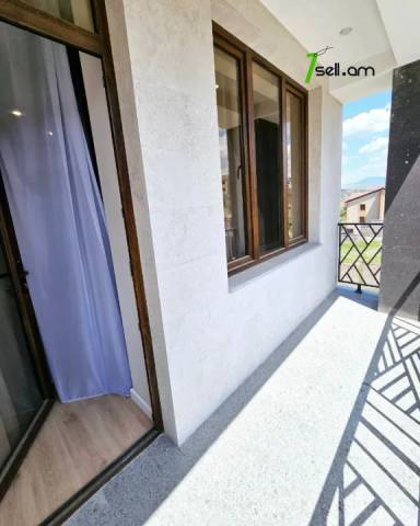 Երեք հարկանի քարե տուն, Դուրյան թաղամաս Ավանում, 400 քմ, 3+ սանհանգույց, կապիտալ վերանորոգված