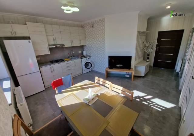 Երկու հարկանի քարե ամառանոց, Ջրվեժ թաղամաս Ջրվեժում, 800 ք.մ., 2 սանհանգույց, կապիտալ վերանորոգված