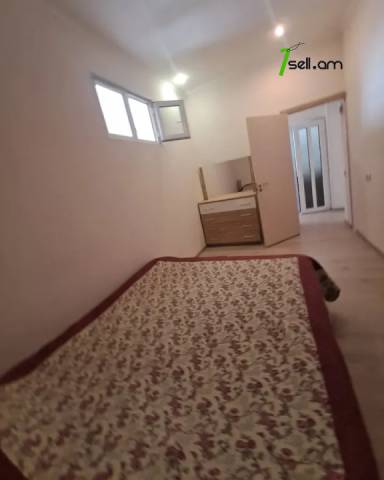 2 սենյականոց բնակարան Բաղրամյան պողոտայում, 42 ք.մ., 2/5 հարկ, կապիտալ վերանորոգված, քարե շենք