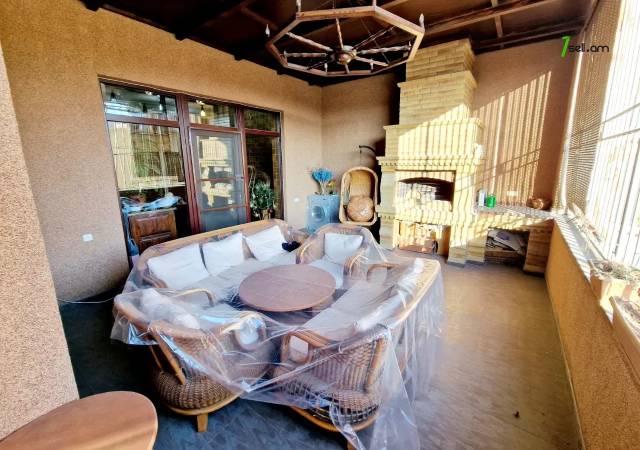 Ընդարձակ 5 սենյականոց բնակարան նորակառույց շենքում Այգեձորի փողոցում, 300 ք.մ., 3+ սանհանգույց