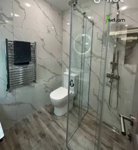 2 սենյականոց բնակարան Սարյանի փողոցում, 43 ք.մ., 4/6 հարկ, դիզայներական ոճով վերանորոգված, քարե շենք