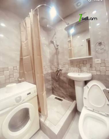 3 սենյականոց բնակարան Կոմիտասի պողոտայում, 68 քմ, նախավերջին հարկ, եվրովերանորոգված, քարե շենք