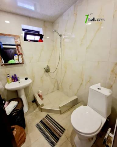 Երկու հարկանի քարե տուն, Նոյ թաղամաս Աջափնյակում, 840 ք.մ., 3+ սանհանգույց, եվրովերանորոգված