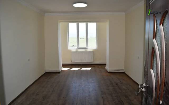2 սենյականոց բնակարան Ախուրյանում, 66 քմ, կապիտալ վերանորոգված, քարե շենք