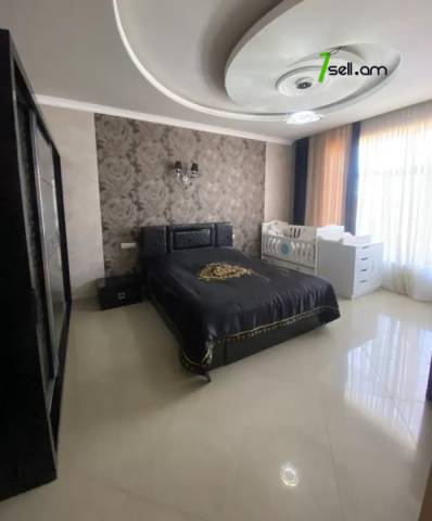 Երկու հարկանի քարե տուն Նոր Նորքում, 800 ք.մ., 3+ սանհանգույց, եվրովերանորոգված