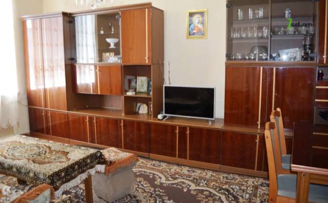2 սենյականոց բնակարան Սայաթ-Նովա փողոցում, 40 քմ, բարձր առաստաղներ, կոսմետիկ վերանորոգում, քարե շենք