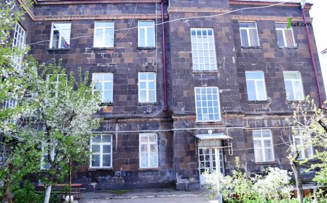 2 սենյականոց բնակարան Մհեր Մկրտչյանի փողոցում, 55 քմ, 1/3 հարկ, բարձր առաստաղներ