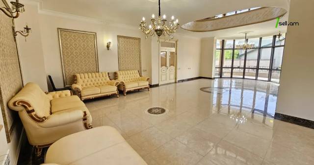 Երկու հարկանի քարե տուն, Արմենակ Արմենակյան անցուղի Նորք Մարաշում, 1800 քմ, 3+ սանհանգույց