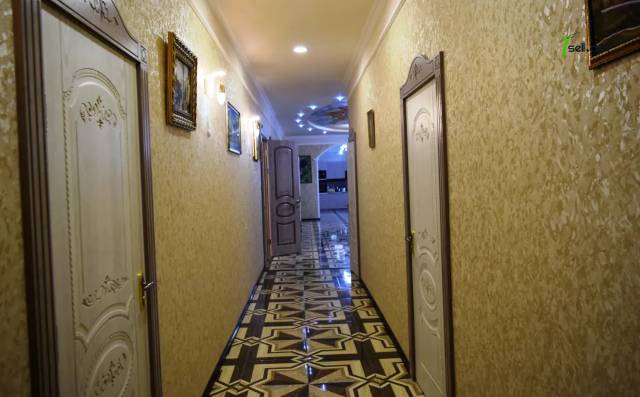 Երկու հարկանի քարե տուն 13-րդ փողոցում Գյումրիում, 716 քմ, 3+ սանհանգույց