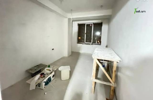 4 սենյականոց բնակարան նորակառույց շենքում Նիկողայոս Ադոնցի փողոցում, 105 ք.մ., 5/8 հարկ