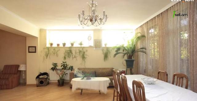 Չորս հարկանի քարե տուն Երզնկյան փողոցում Արաբկիրում, 350 ք.մ., 3+ սանհանգույց, կապիտալ վերանորոգված