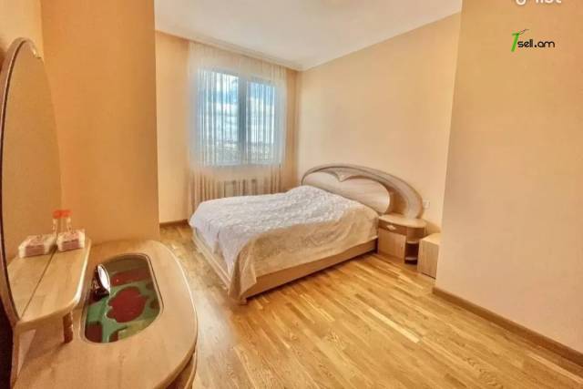 4 սենյականոց բնակարան նորակառույց շենքում Պարույր Սևակի փողոցում, 126 ք.մ., 2 սանհանգույց