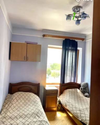 2 սենյականոց բնակարան Զաքարիա Սարկավագի փողոցում, 55 ք.մ., 3/5 հարկ, քարե շենք