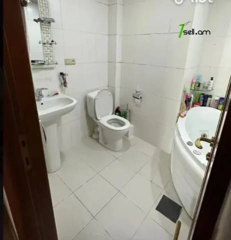 4 սենյականոց բնակարան Աղբյուր Սերոբի փողոցում, 112 ք.մ., նախավերջին հարկ, կապիտալ վերանորոգված