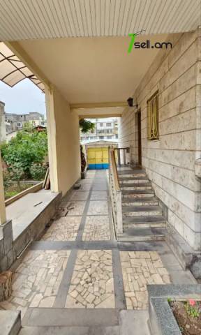 Բազմաֆունկցիոնալ գույք Ազատության պողոտայում Արաբկիրում, 900 քմ