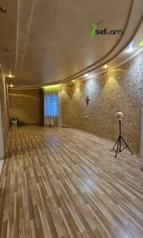 Երկու հարկանի քարե թաունհաուզ, Նորաշեն թաղամաս Աջափնյակում, 260 ք.մ., 2 սանհանգույց