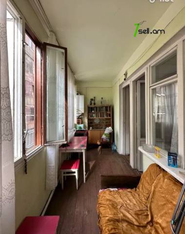 2 սենյականոց բնակարան Մամիկոնյանց փողոցում, 68 ք.մ., 2/5 հարկ, մասնակի վերանորոգում, քարե շենք