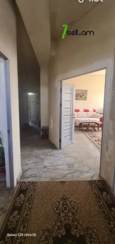 Մեկ հարկանի տուն 22-րդ փողոցում Առինջում, 120 քմ, 2 սանհանգույց, կապիտալ վերանորոգված