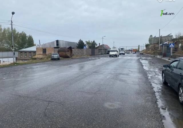 Հողատարածք հասարակական շինությունների համար 3-րդ փողոցում Մայակովսկիում, 1000 ք.մ.