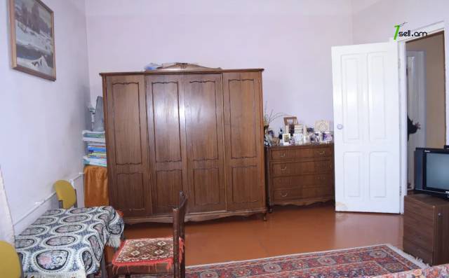 Երկու հարկանի քարե տուն, Վ. Սարգսյան փողոց 1-ին թաղամաս Գյումրիում, 308 ք.մ., կոսմետիկ վերանորոգում