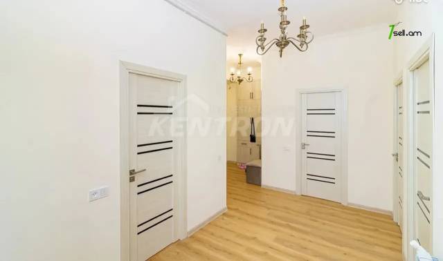 3 սենյականոց բնակարան նորակառույց շենքում Կարապետ Ուլնեցու փողոցում, 105 ք.մ., 7/16 հարկ