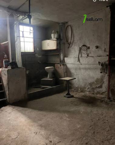 4 սենյականոց բնակարան Հրաչյա Աճառյանի փողոցում, 103 քմ, կապիտալ վերանորոգված, քարե շենք