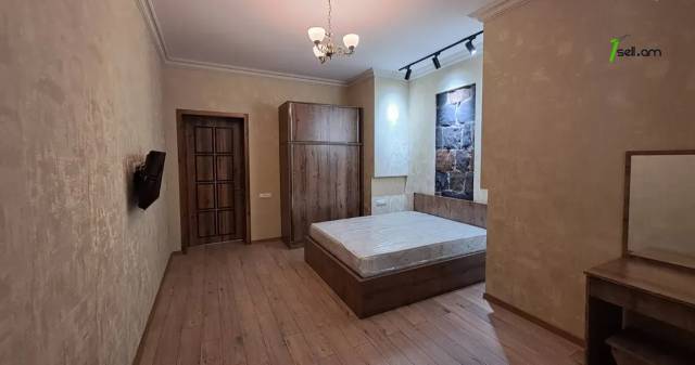 3 սենյականոց բնակարան Մեսրոպ Մաշտոցի պողոտայում, 80 քմ, 2/5 հարկ, դիզայներական ոճով վերանորոգված