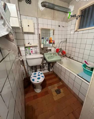 4 սենյականոց բնակարան Դրոյի փողոցում, 125 ք.մ., նախավերջին հարկ, քարե շենք