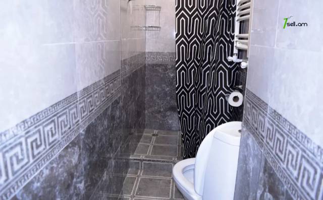 4 սենյականոց բնակարան Ռուսթավելի փողոցում, 100 ք.մ., 2/2 հարկ, 2 սանհանգույց, կապիտալ վերանորոգված