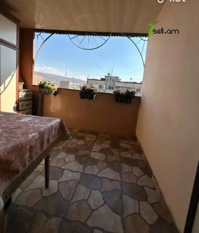 4 սենյականոց բնակարան Եզնիկ Կողբացու փողոցում, 105 ք.մ., դիզայներական ոճով վերանորոգված